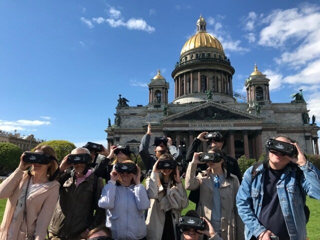    Виртуальная экскурсия по Петербургу в VR-очках "Я вижу град Петров".tourtransservice.ru