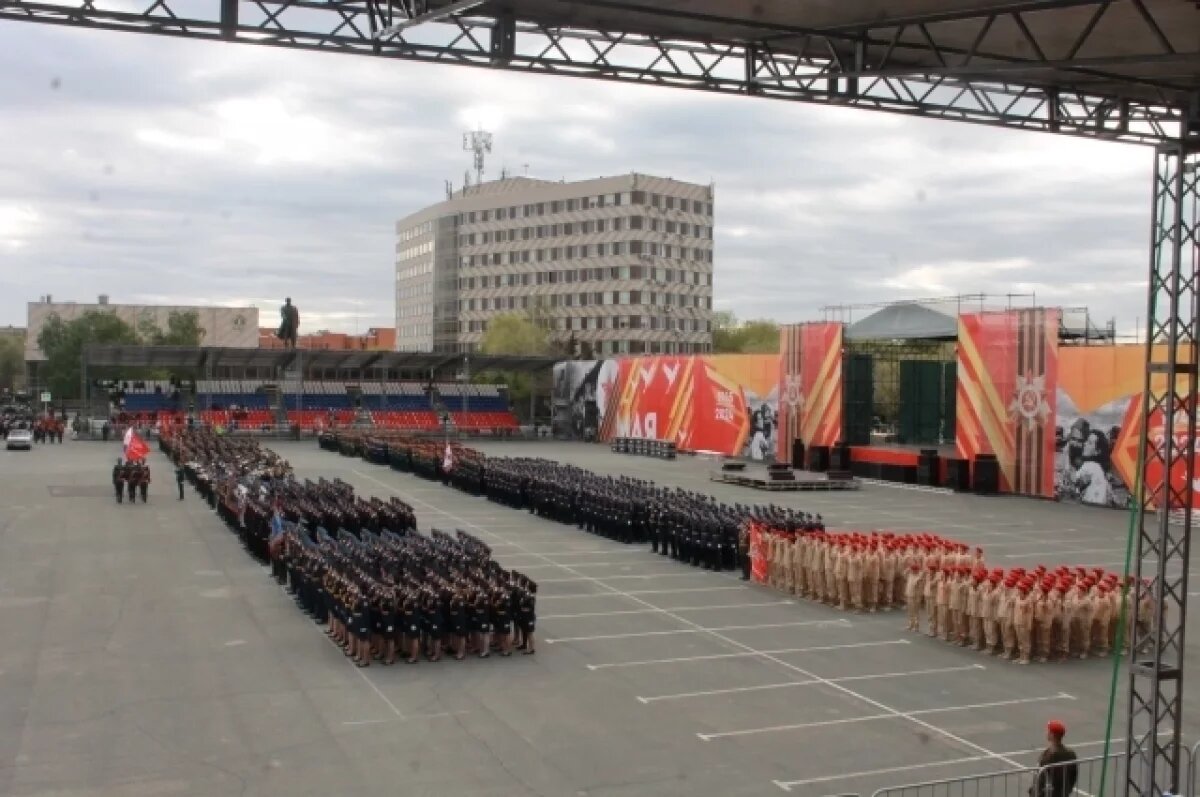    Оренбург отмечает 79-летие Великой Победы.