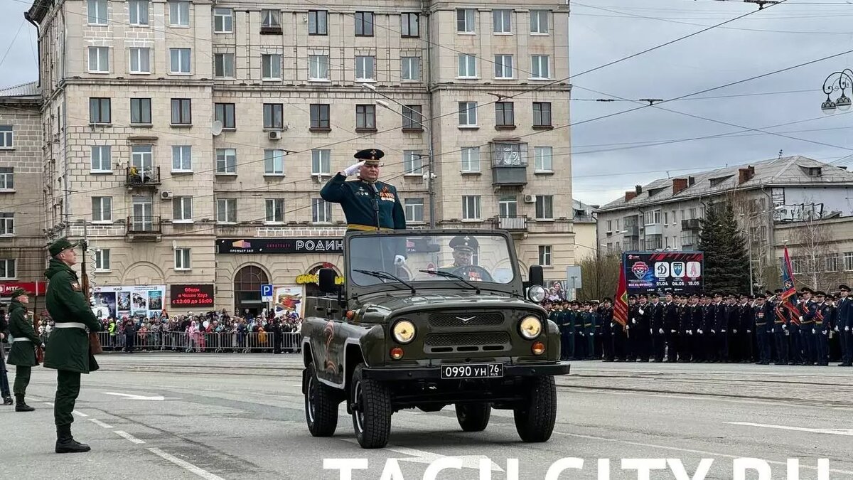 Z-символика и сотни зрителей: Парад Победы прошел в Нижнем Тагиле | Новости  Тагила TagilCity.ru | Дзен