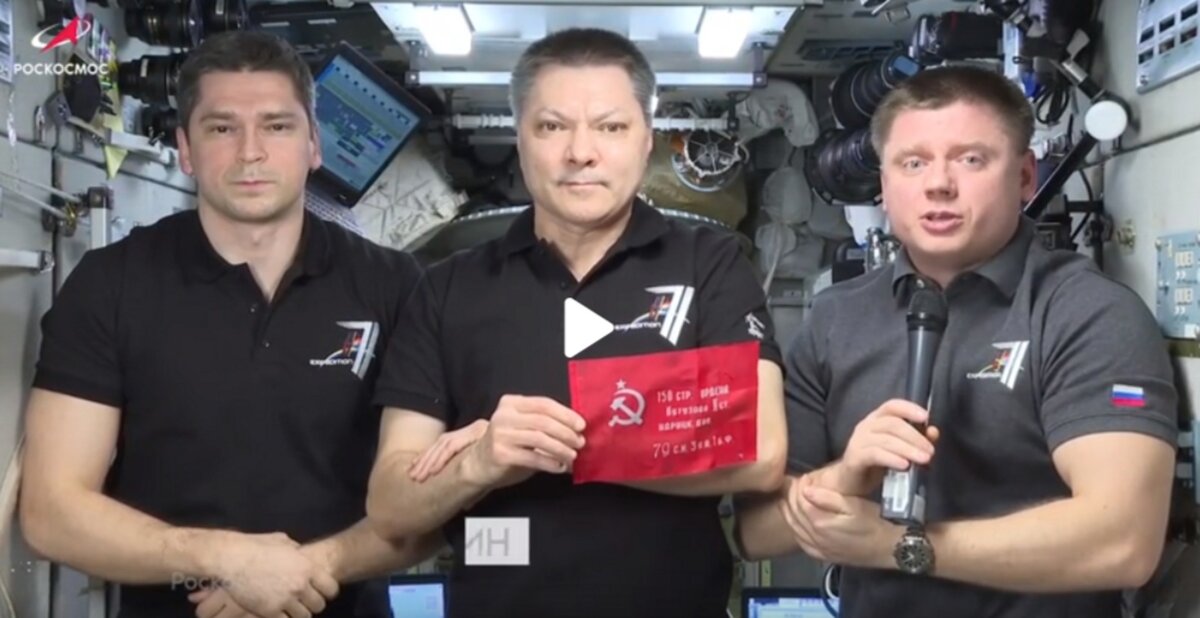    Российские космонавты поздравили жителей страны с Днём Победы