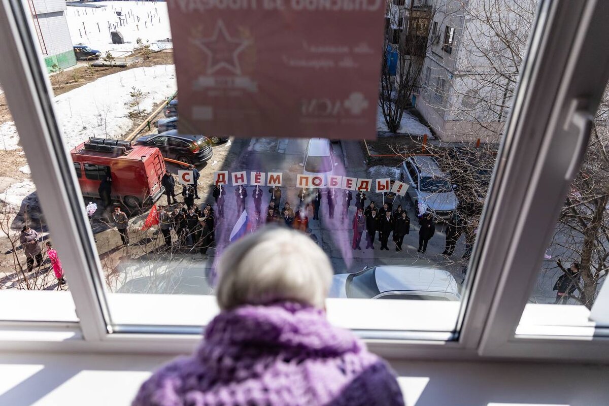    С уважением и подарками