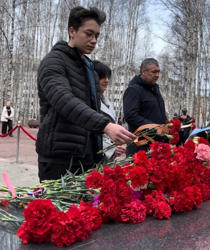    Гости из Сербии возложили цветы в Ханты-Мансийске у Вечного огня в память о погибших в Великой Отечественной войне