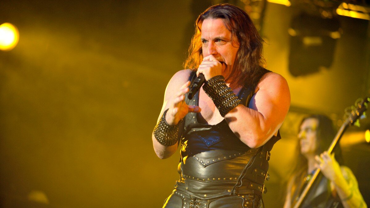 Эрик Адамс (настоящее имя — Луис Марулло; род. 12 июля 1952, Оберн, штат Нью-Йорк, США) — вокалист хеви-метал-группы «Manowar» с самого начала её существования.