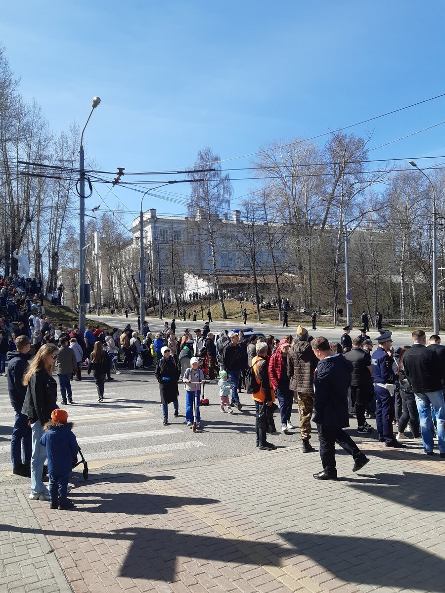 Томичи в ожидании парада