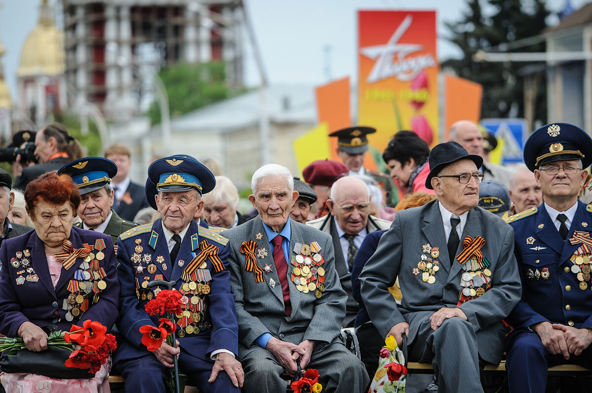 По случаю дня победы. Ветераны на параде. День Победы ветераны.