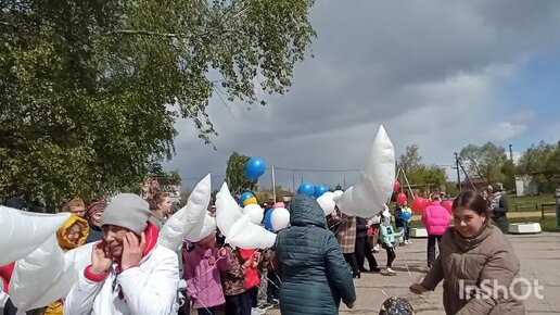 9 мая. Митинг в Оськино. Запуск шаров в небо.