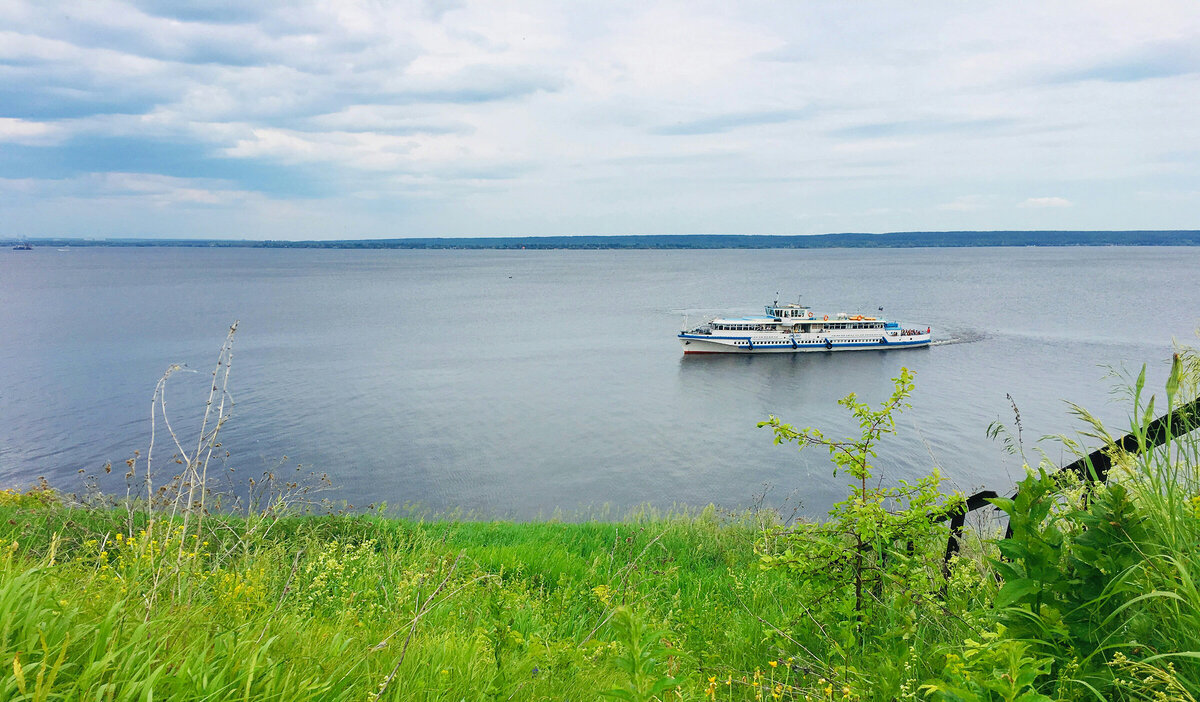 Весной и летом путешествовать — одно удовольствие. В пути можно увидеть не только красивые города, но и не менее прекрасную природу. Фото: nour tayeh / Unsplash