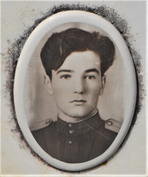    Прочерк. О поэтах, родившихся в 1924 году