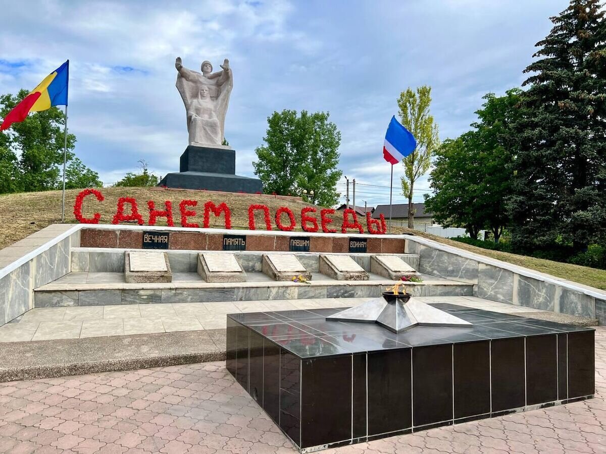    Вечный огонь на мемориале воинской славы в Комрате, Гагаузия© Фото : Евгения Гуцул / Telegram