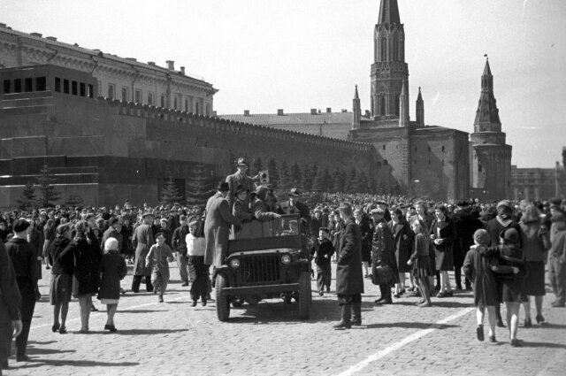    Красная площадь в День Победы, 9 мая 1945 года. Фото:  РИА Новости/ Александр Красавин