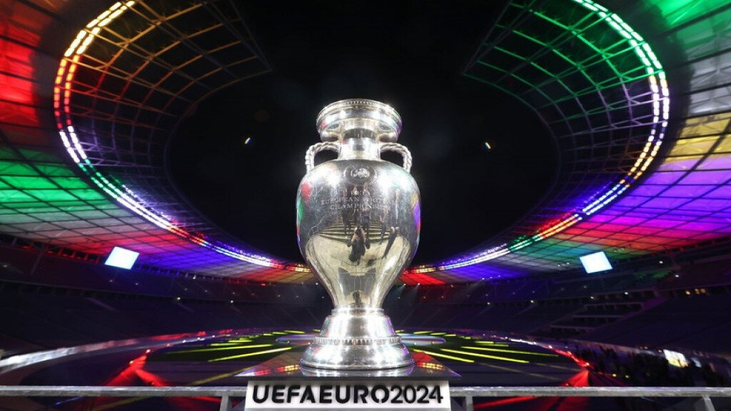 Чемпионат Европы по футболу 2024 состоится в Германии. Это будет 17-й чемпионат Европы по футболу, организованный УЕФА, и впервые в истории турнира он будет проводиться во многих городах одновременно.