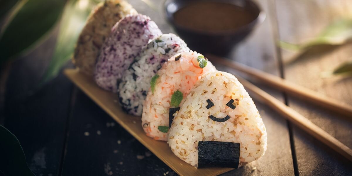 Традиционная японская закуска полюбилась людям по всему миру, ведь ее очень легко готовить. Попробуйте и вы📷
