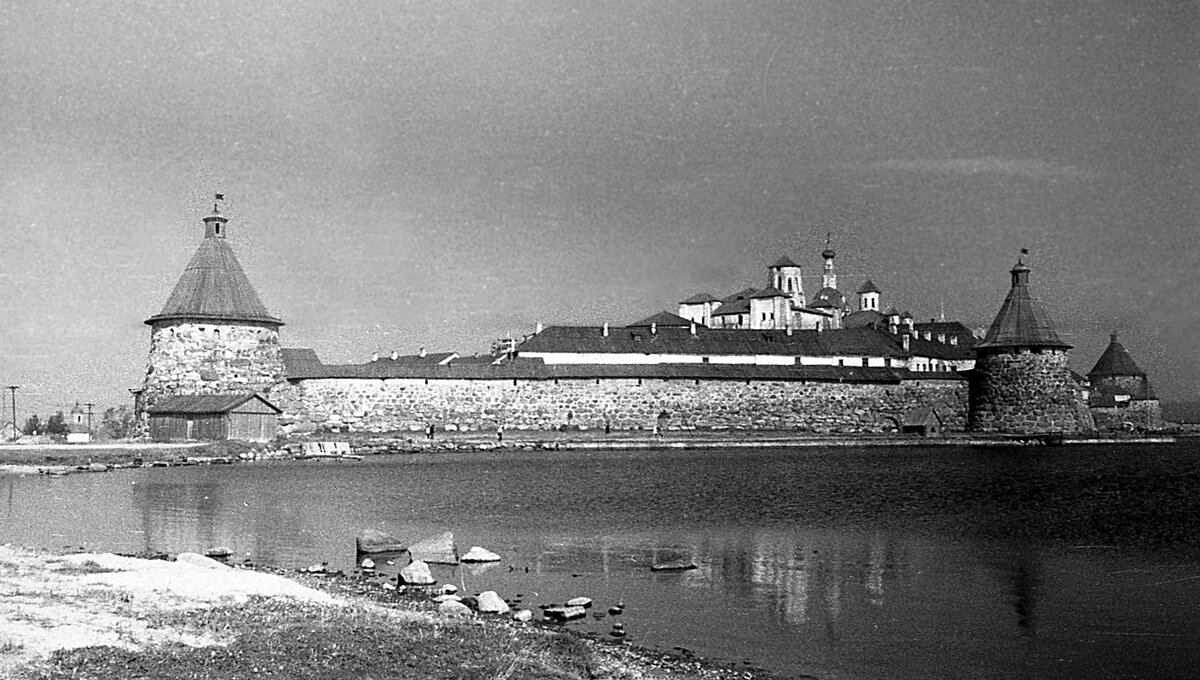  Соловецкий монастырь (фото из интернета).