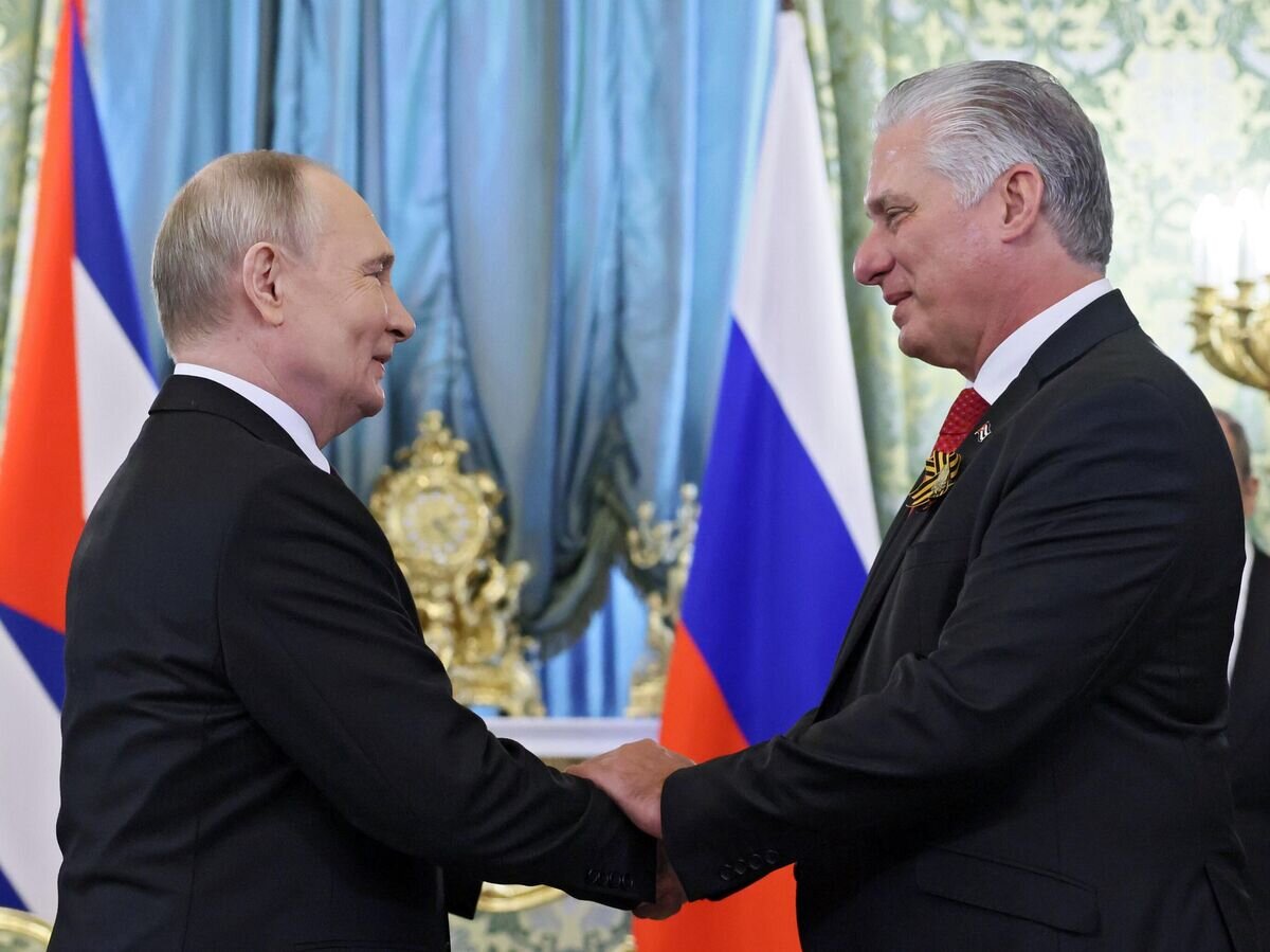    Президент РФ Владимир Путин и президент Республики Куба Мигель Диас-Канель Бермудес во время встречи© РИА Новости / POOL