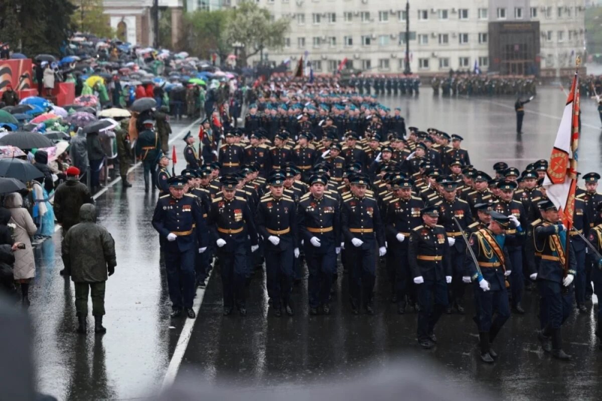    1886 человек и 65 единиц техники участвовали в параде Победы в Челябинске