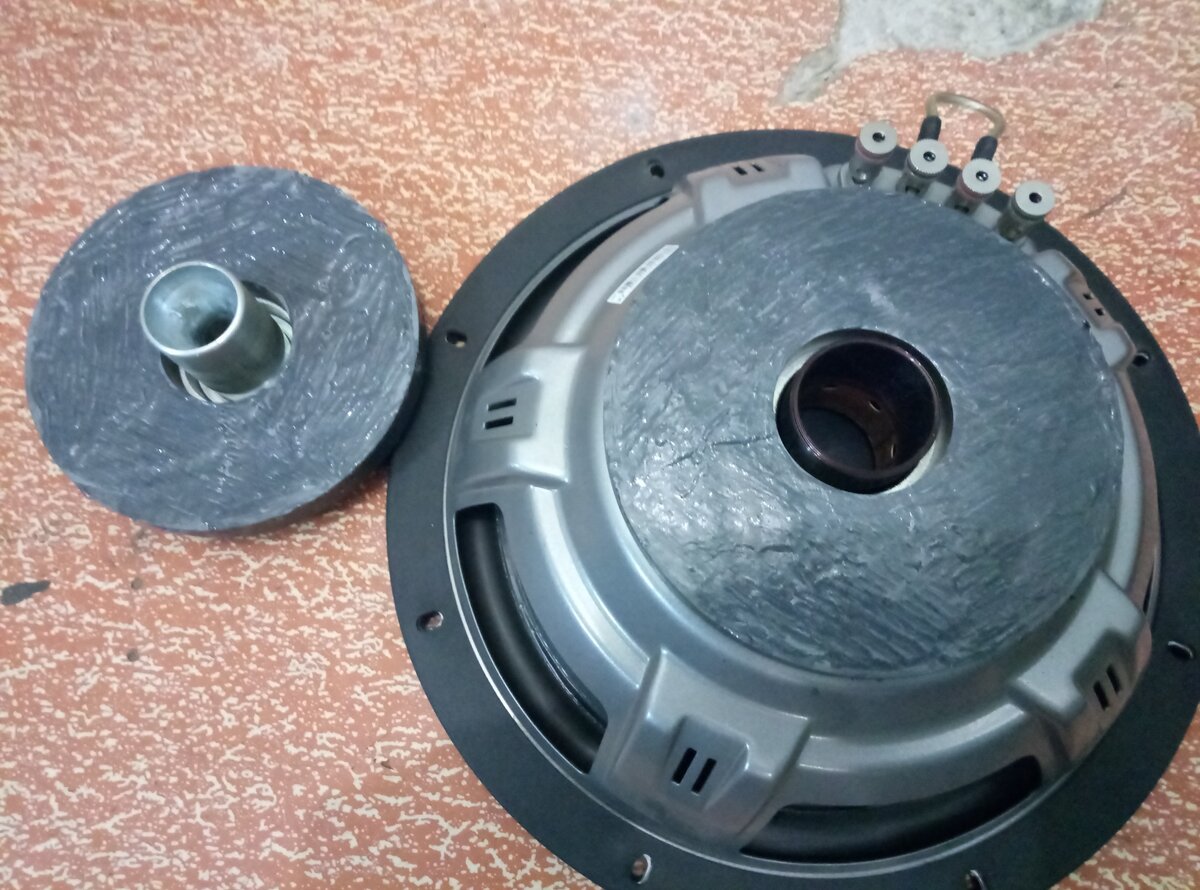 Треснувший динамик