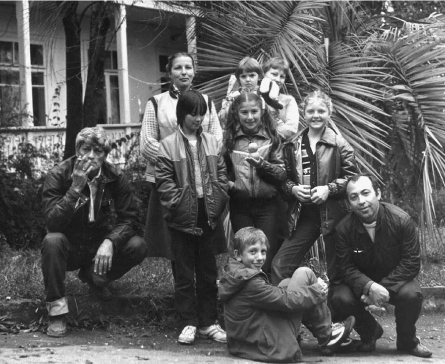 Павел Арсенов (справа) с детьми-актерами