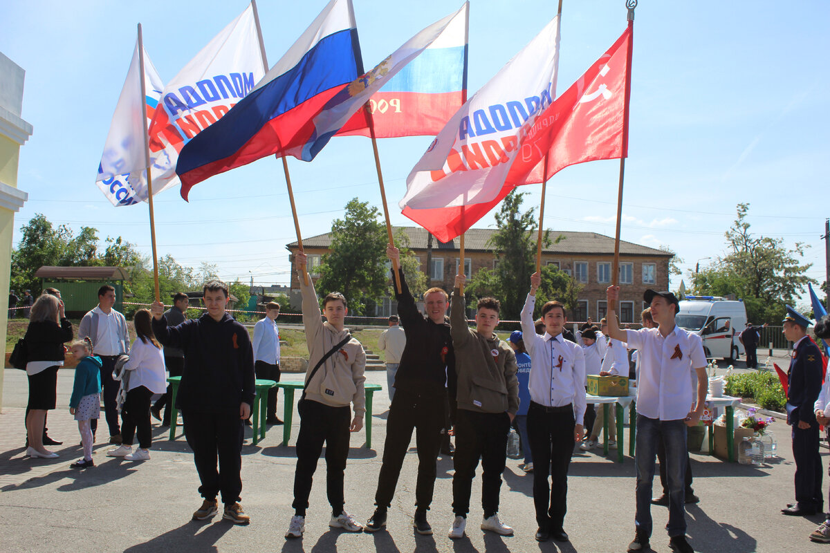 9 мая в Красном Сулине, как и по всей стране, состоялся торжественный митинг, посвященный 79 годовщине Победы в Великой Отечественной войне.-2