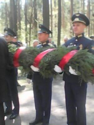 Добрый день! Была вчера и сегодня в нашем парке-нафоткала прилично. Праздник был необычный-не такой, как всегда. Хочу поделиться с вами..