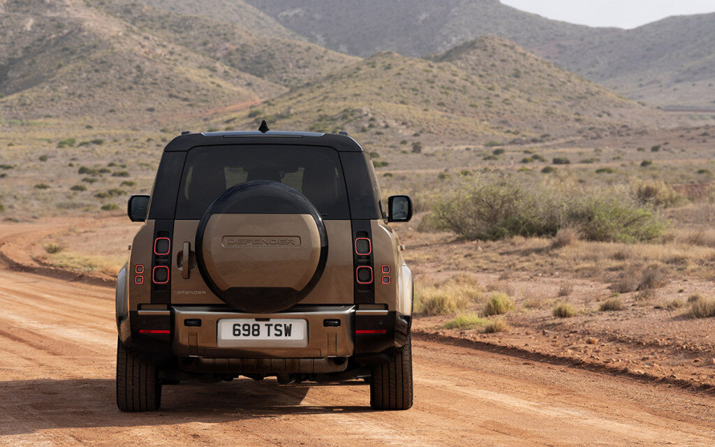 Land Rover обновил внедорожник Defender.