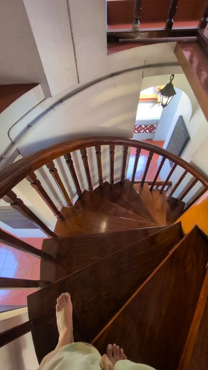 Даже приятно по деревянному полу пройтись босичком