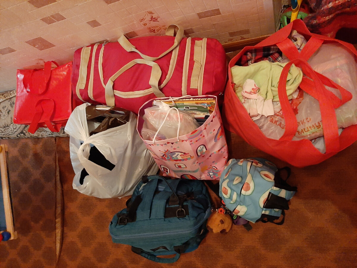 Это мы так почти на 4 дня ездием в дальнюю поездку😊