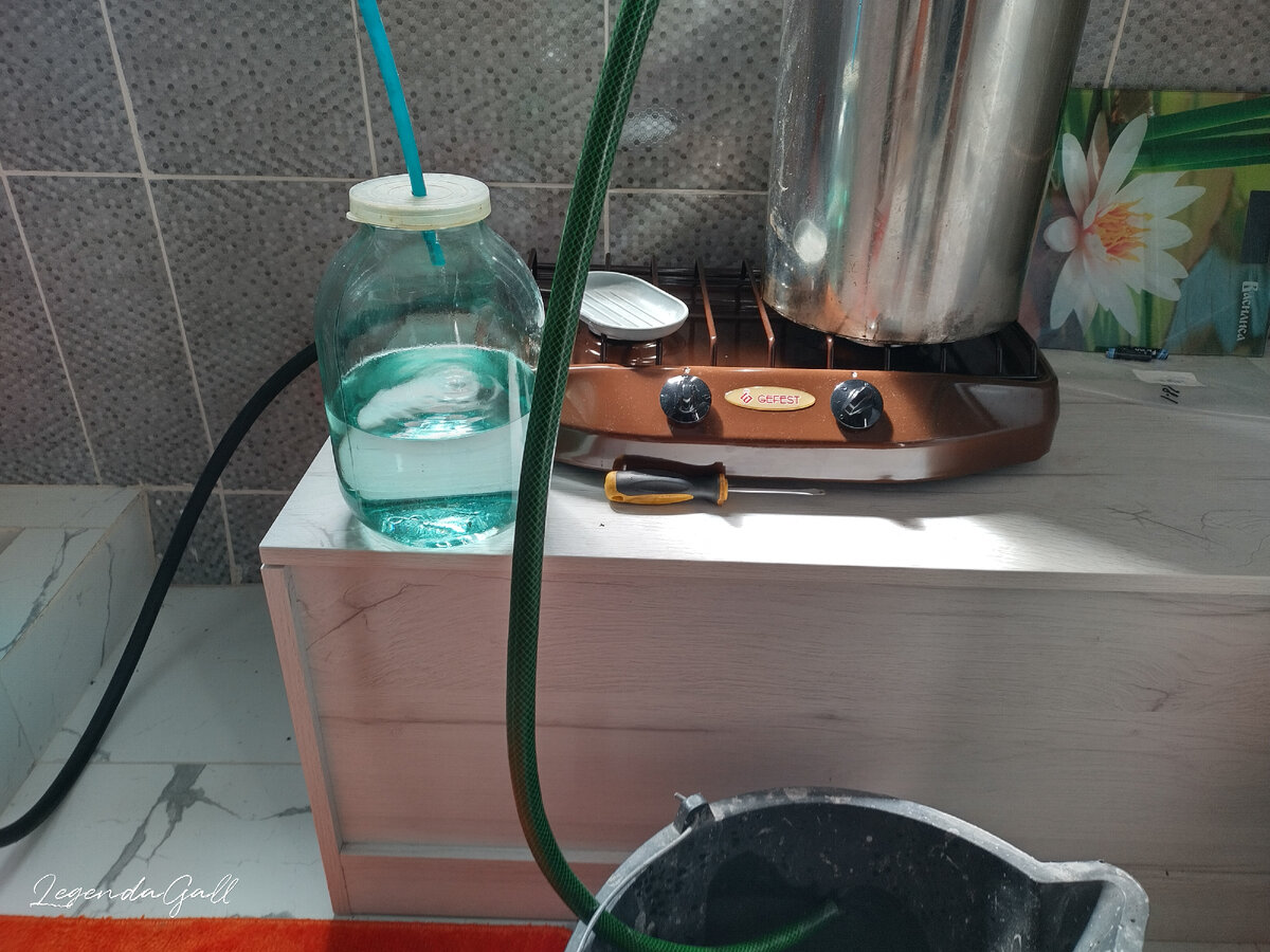 Около полудня уже половина банки накапало.