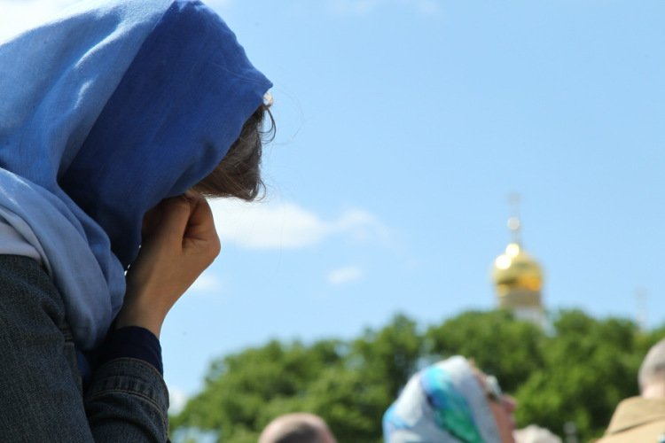 Плохо становиться во время нахождения в Церкви, кружится голова и немеют руки. Что это?