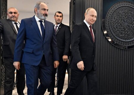     Путин и Пашинян договорились о выводе российских войск из Армении