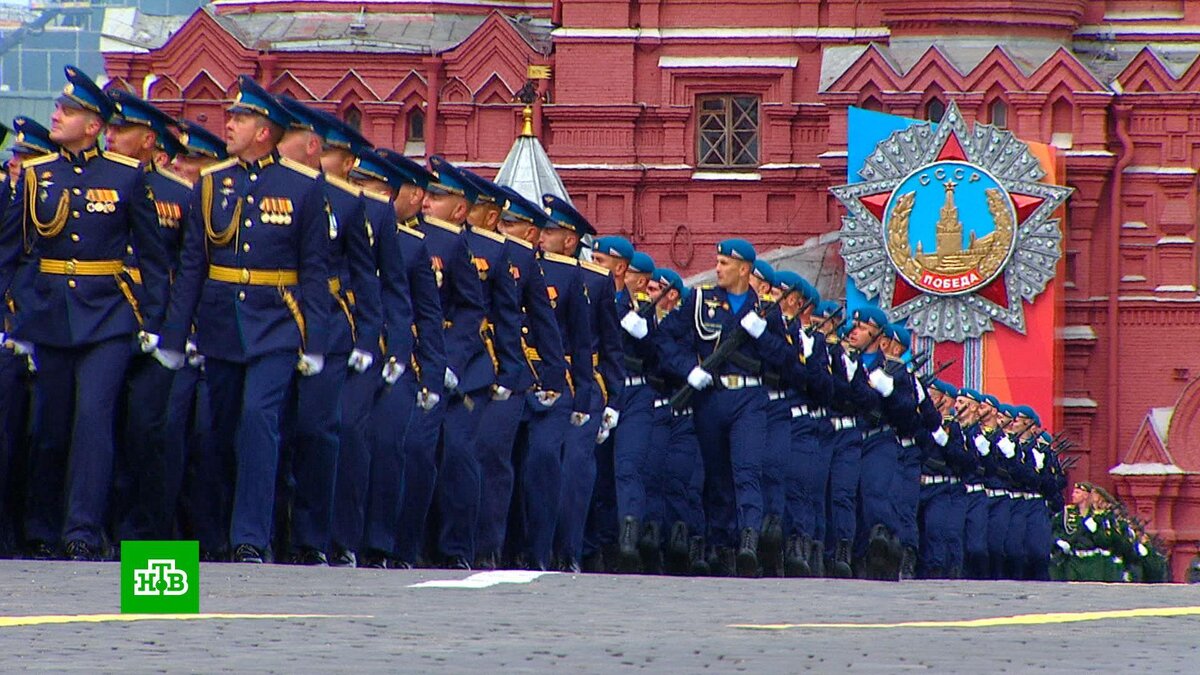    Снег и марш участников СВО: чем запомнится парад Победы на Красной площади в этом году