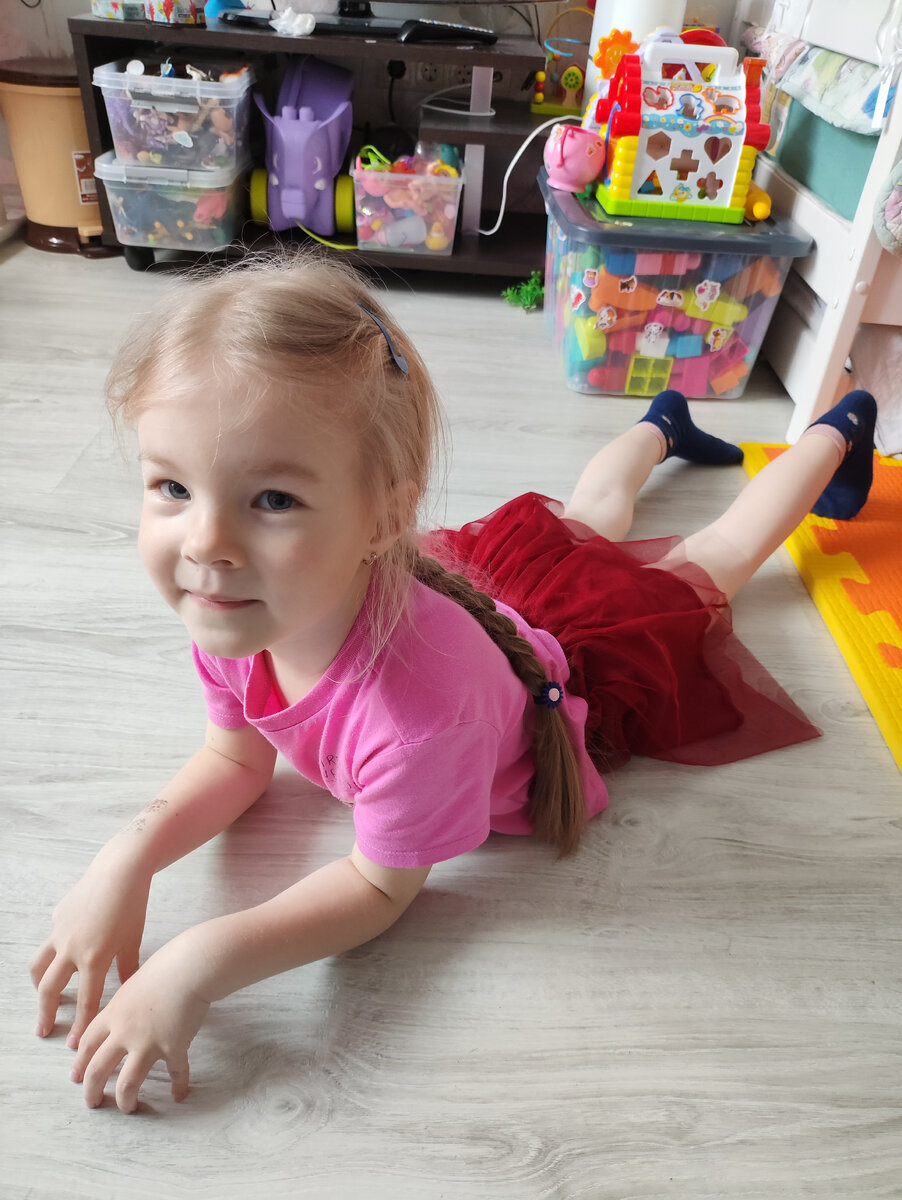 Изображает креветочку 