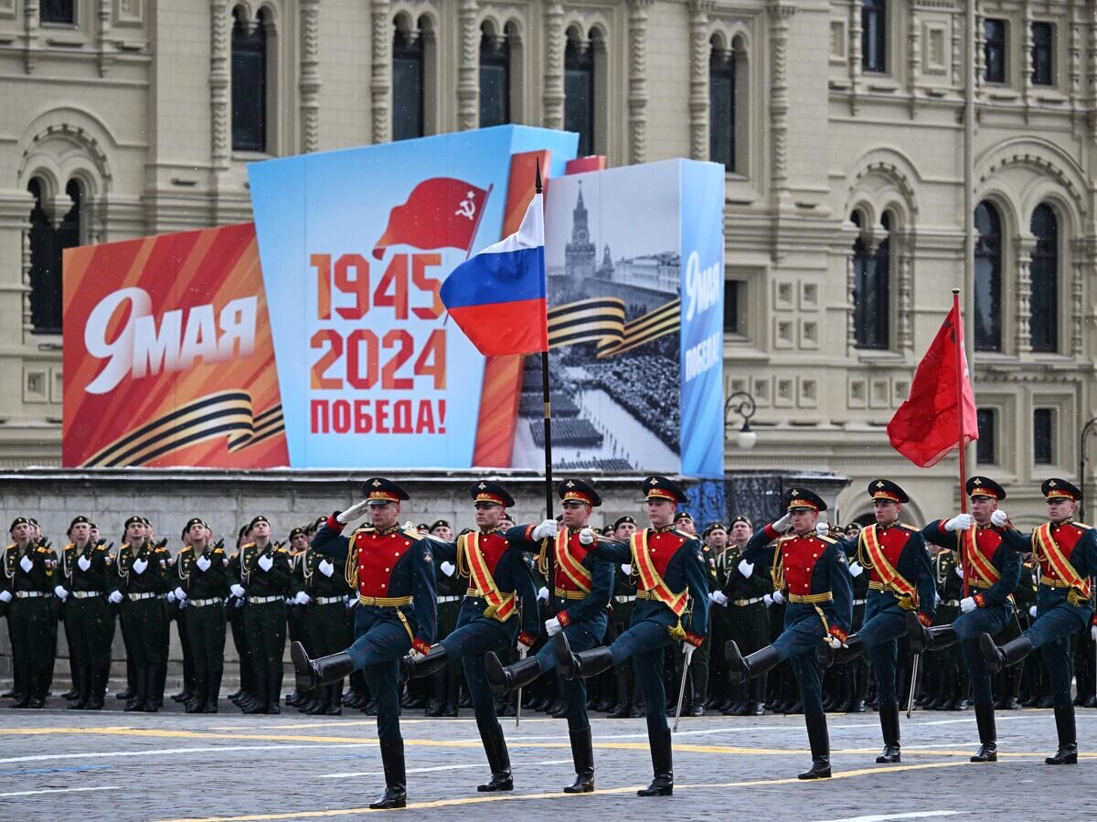    Знаменная группа на военном параде на Красной площади в честь 79-летия Победы в Великой Отечественной войне© РИА Новости / Павел Бедняков