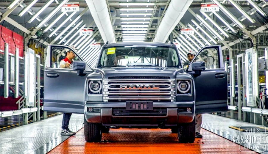 На заводе в китайском городе Чунцин стартовало серийное производство внедорожников Haval H9 второго поколения. Премьера модели прошла совсем недавно — в последних числах апреля.