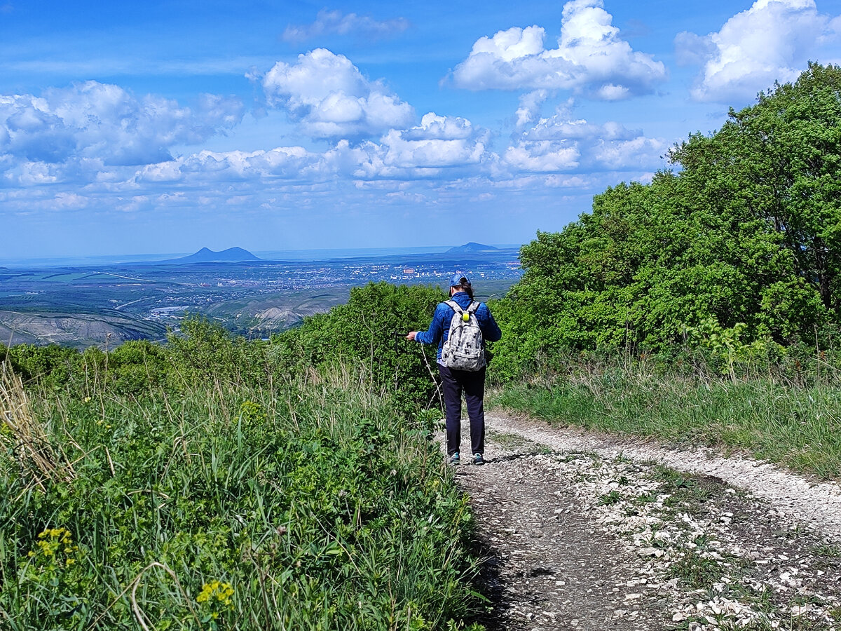 Больше половины пути любовались горами КМВ на горизонте (май 2024 года)