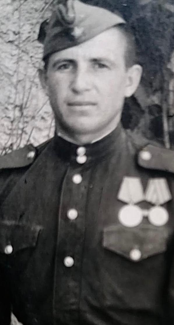Мой дед Нисифоров Николай Егорович, участник Отечественной, на груди медали "За отвагу" и "За взятие Будапешта".