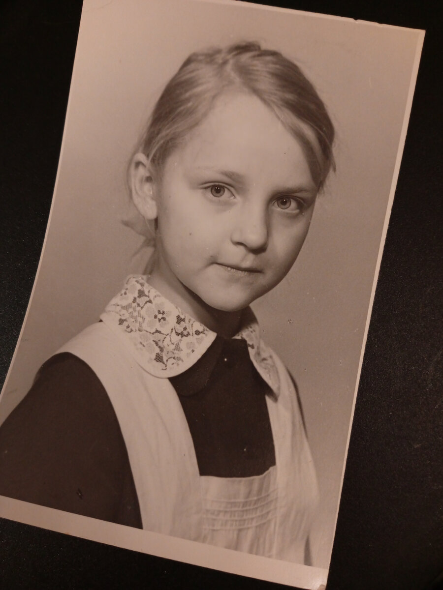 Я в первом классе. Внешность обманчива)