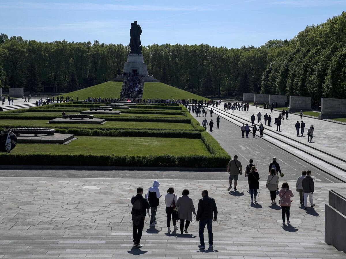    Акция в честь 9 мая в Берлине© AP Photo / Ebrahim Noroozi