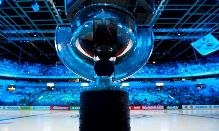    Такой трофей получит победитель ЧМ-2024 по хоккею. Фото: ВК iihfhockey