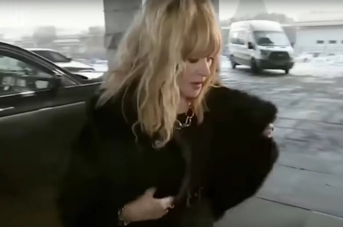    Алла Пугачева.