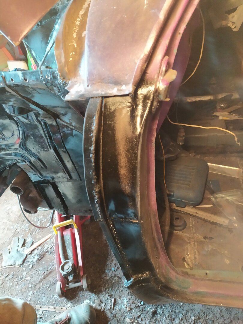 Наварил на щиток буртик и подкрасил всю эту порнографию краской для заборов