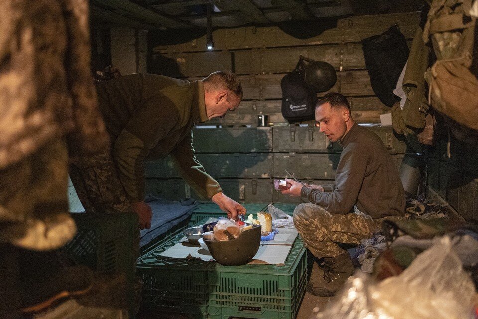    Украинские солдаты недополучают половину положенной им провизии EAST NEWS