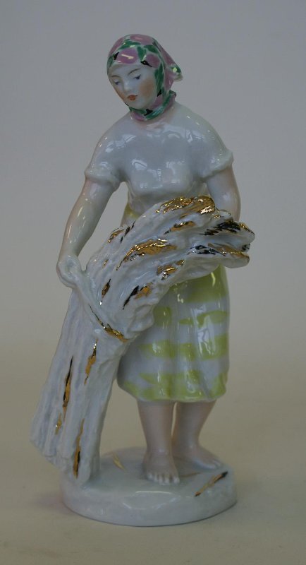 "Колхозница". 1961. Автор модели Велихова С.Б., автор росписи Орлова Л.Ф. Федеральное государственное бюджетное учреждение культуры "Государственный Эрмитаж".