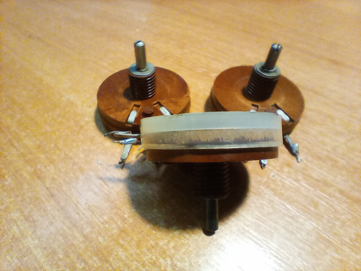 Крышка из полиэтилена