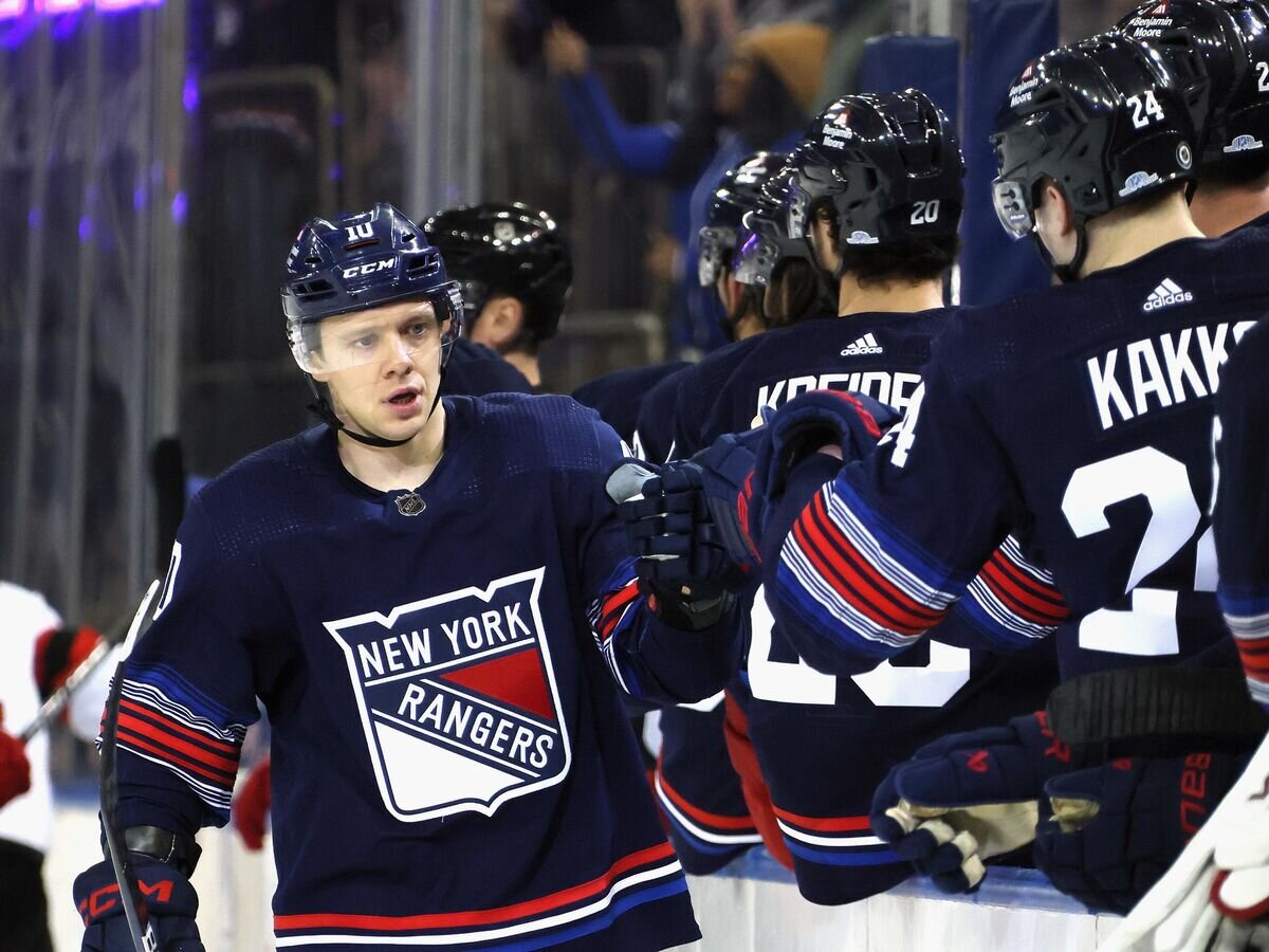    Хоккеист "Нью-Йорк Рейнджерс" Артемий Панарин© Фото : twitter.com/nyr_pr