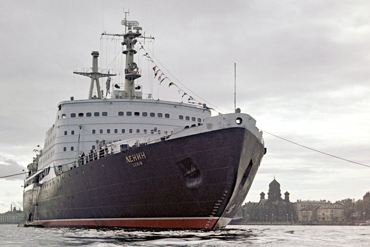 Первый в мире атомный ледокол, названный именем В.И Ленина (изображение из открытого источника)