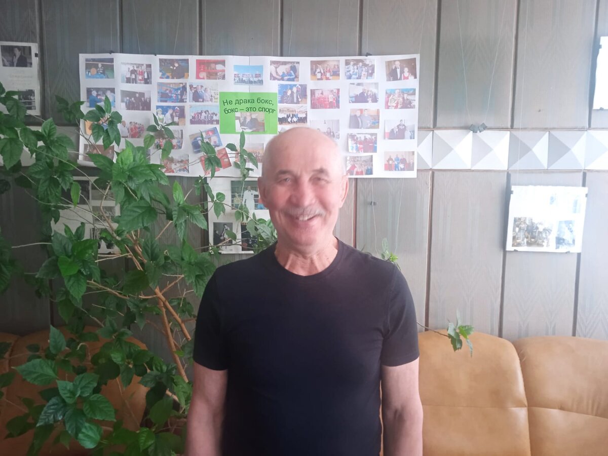 Евгений Александрович Фахретдинов встретил меня в бодром и позитивном настроении...