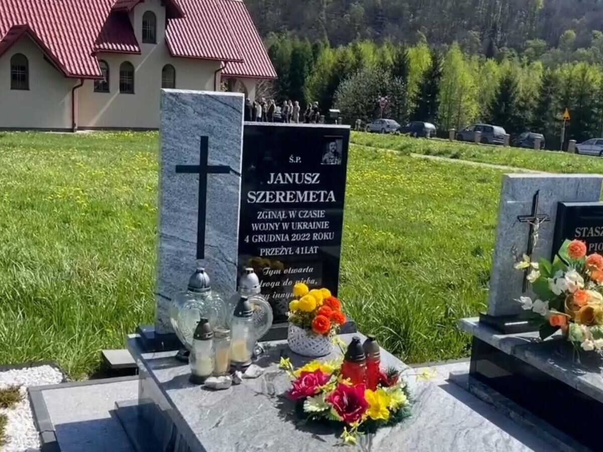    Могила ликвидированного на Украине польского наемника Януша Шереметы© РИА Новости