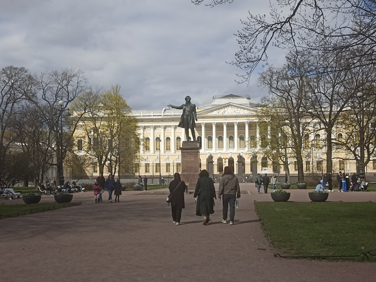 С.-Петербург, Площадь искусств, памятник А. С. Пушкину (скульптор М. К. Аникушин, архитектор В. А. Петров) 