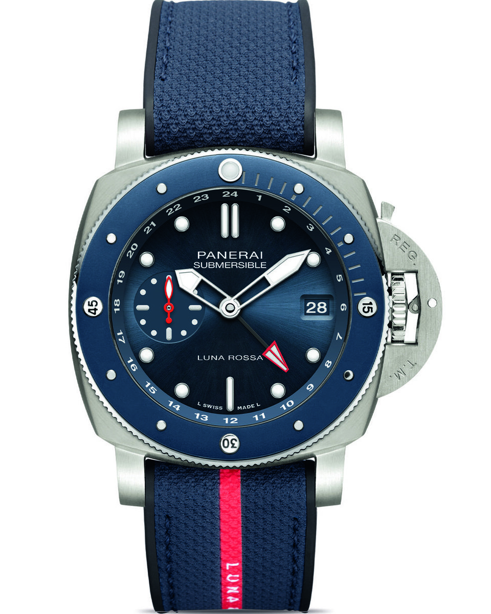 The PAM01507 Submersible GMT Luna Rossa Titanio.