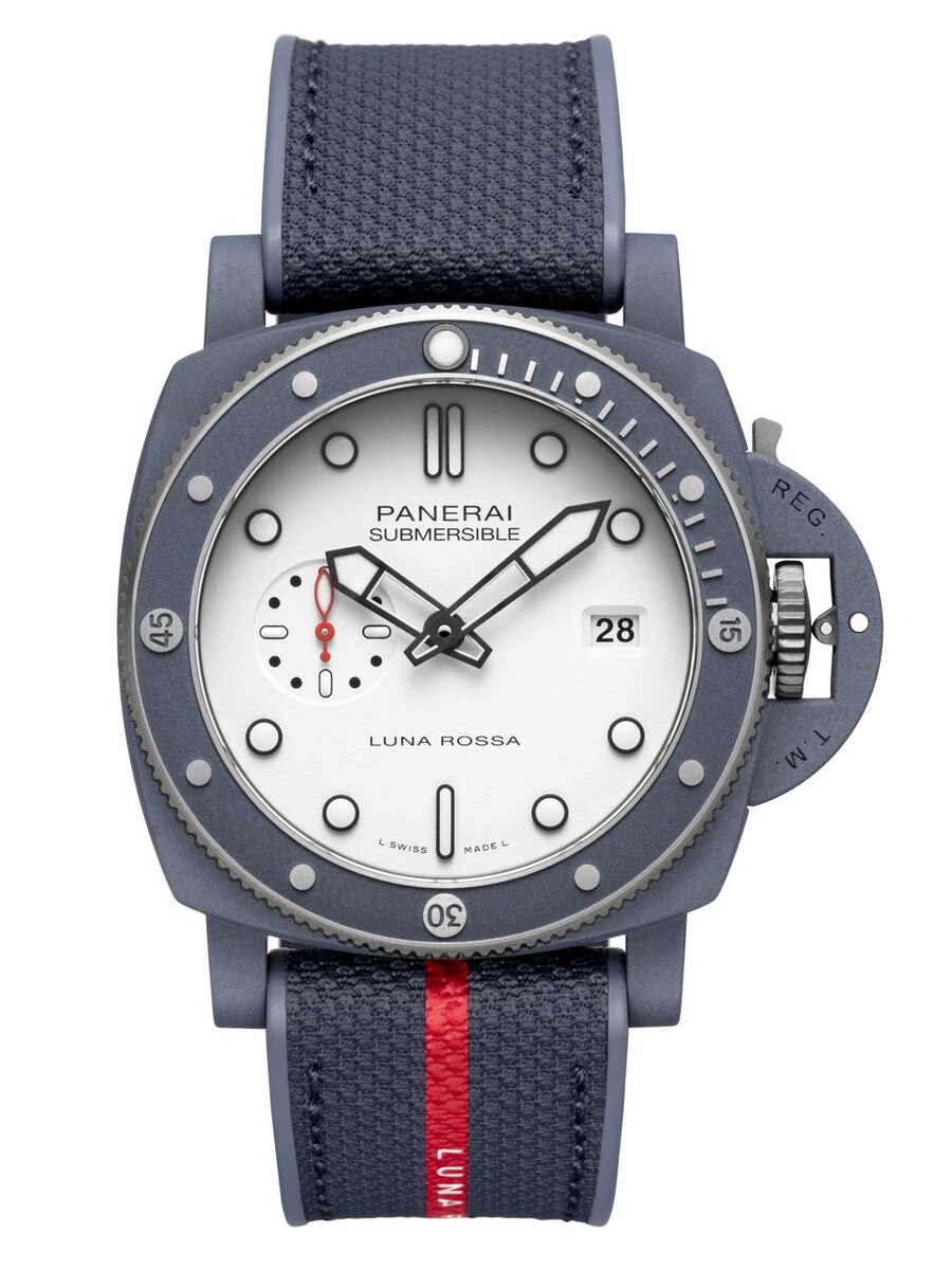 The PAM01543 Submersible QuarantaQuattro Luna Rossa Ti-Ceramitech.